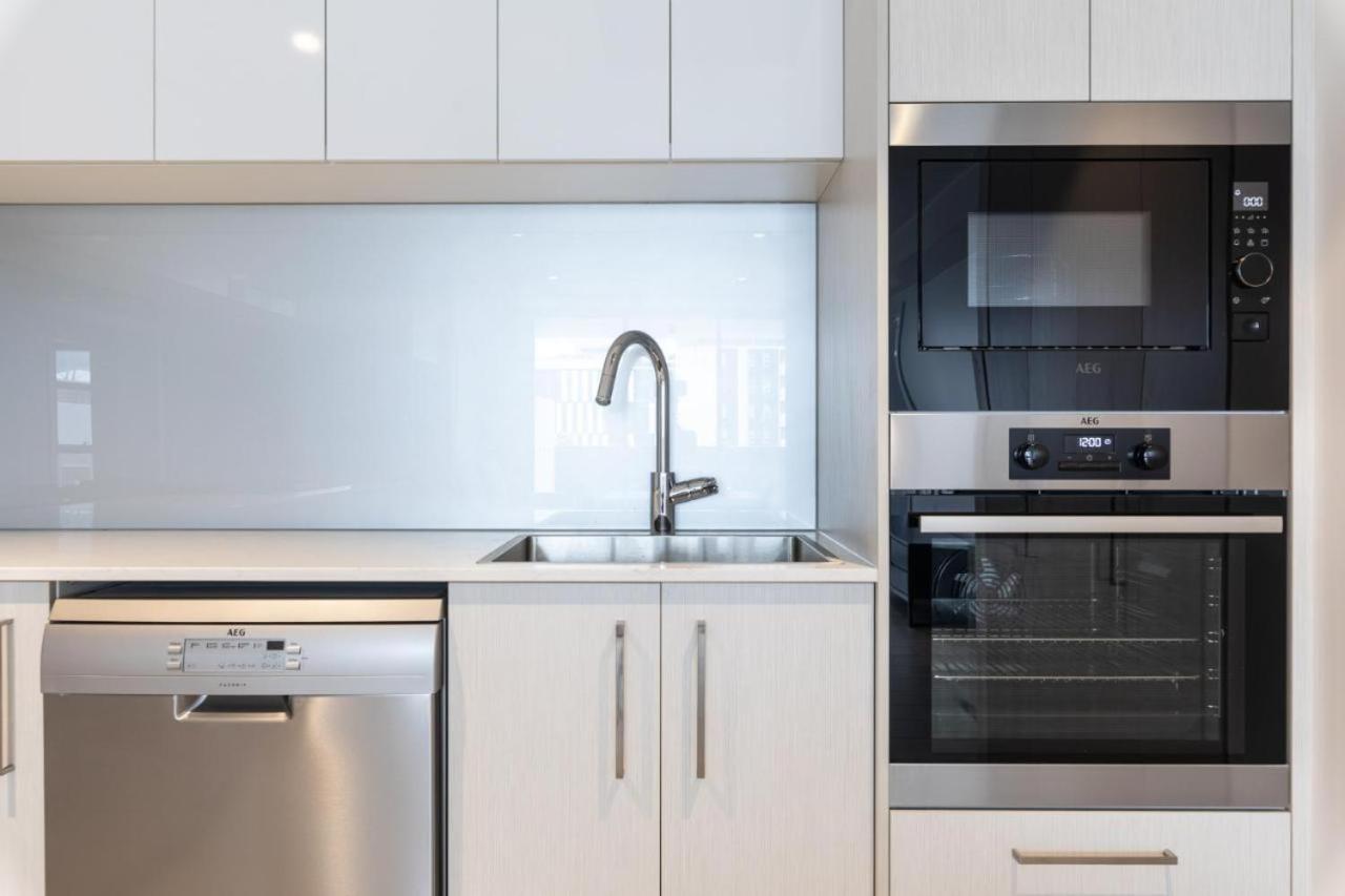 Modern Meets The Gabba Apartment Brisbane Exterior photo