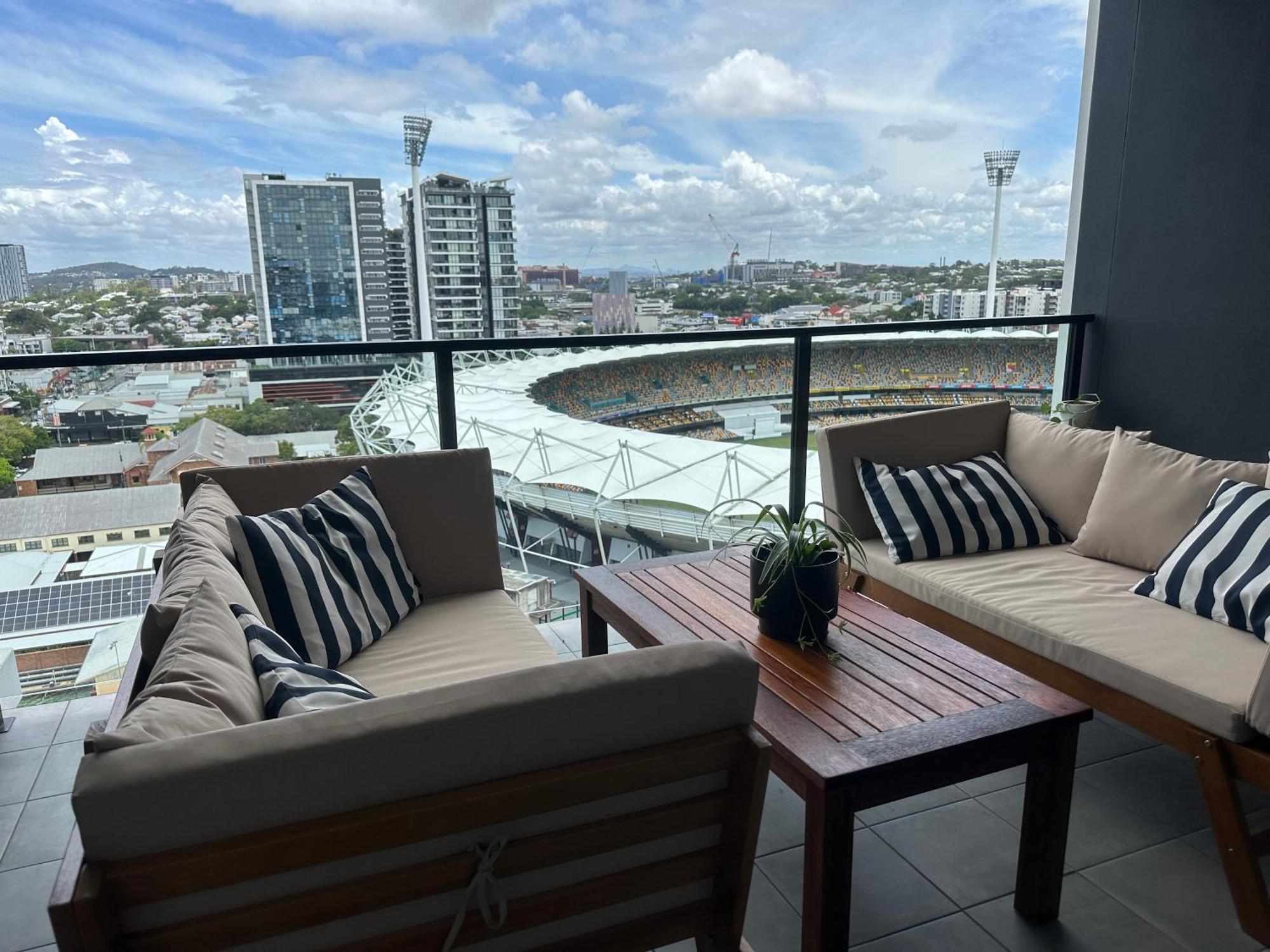 Modern Meets The Gabba Apartment Brisbane Exterior photo