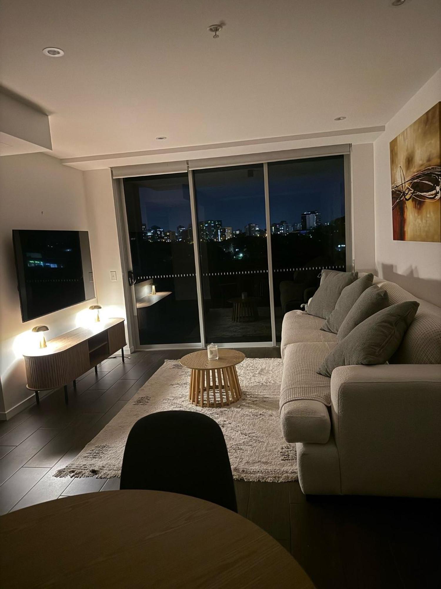 Modern Meets The Gabba Apartment Brisbane Exterior photo